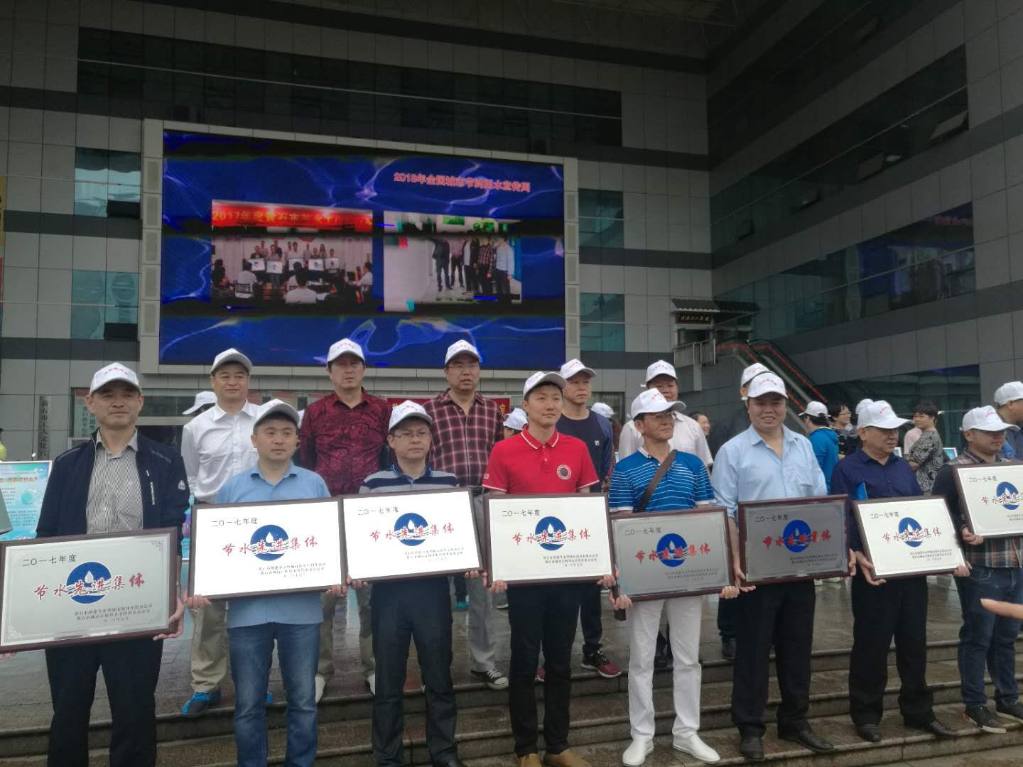 �������ʹ���-׷�󿵽�,����һ������