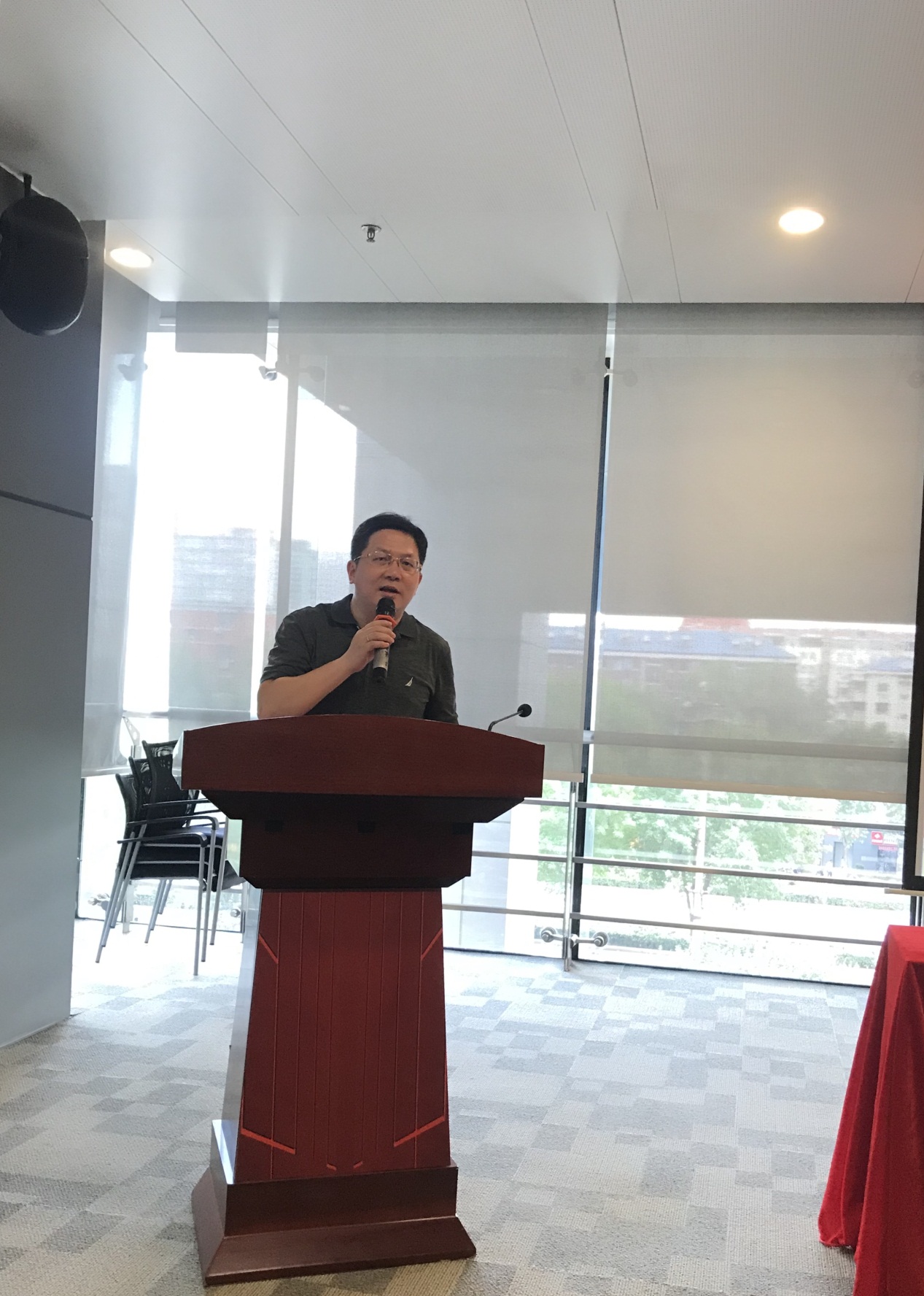 �������ʹ���-׷�󿵽�,����һ������